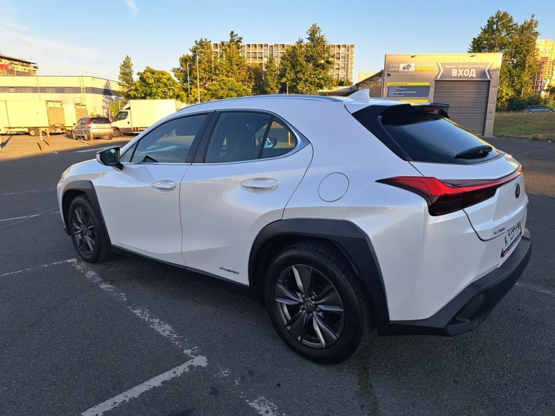 Lexus UX 250h, снимка 4 - Автомобили и джипове - 47501659