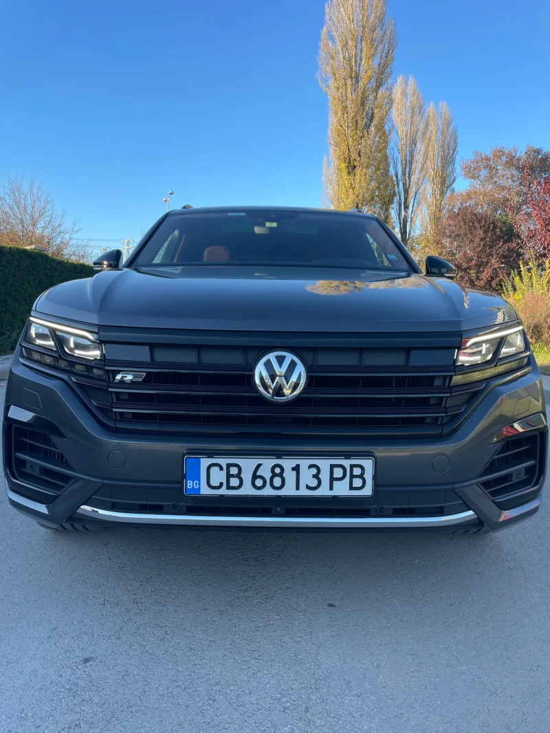 VW Touareg V8 TDI R-LINE pano, DISTRONIC, brown leather desig, снимка 1 - Автомобили и джипове - 47880593