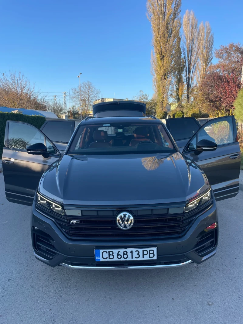 VW Touareg V8 TDI R-LINE pano, DISTRONIC, brown leather desig, снимка 2 - Автомобили и джипове - 47880593