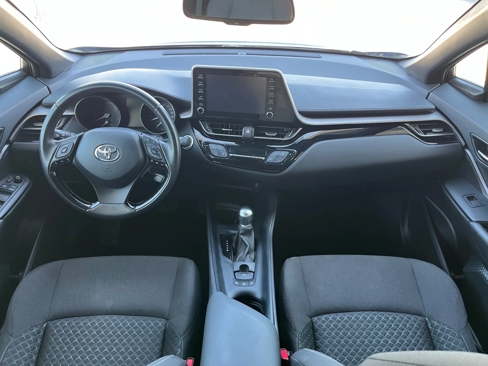 Toyota C-HR  1.8 Hybrid e-CVT - изображение 8