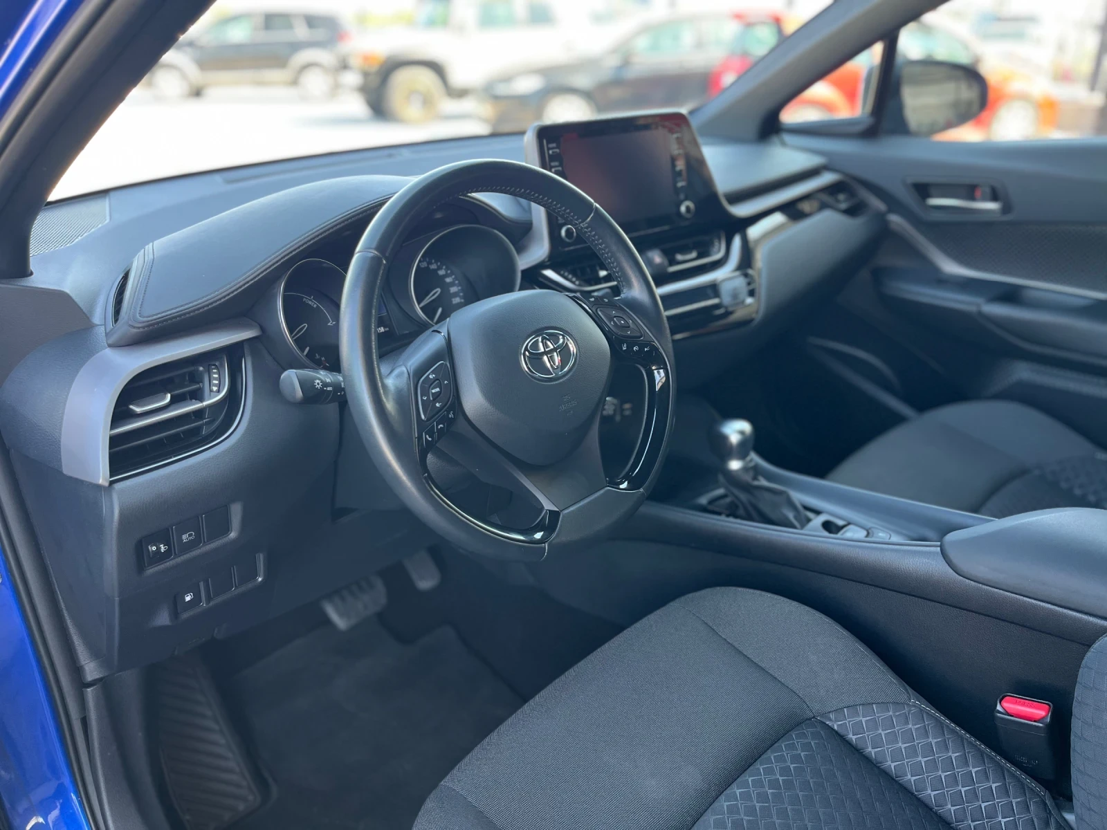 Toyota C-HR  1.8 Hybrid e-CVT - изображение 7