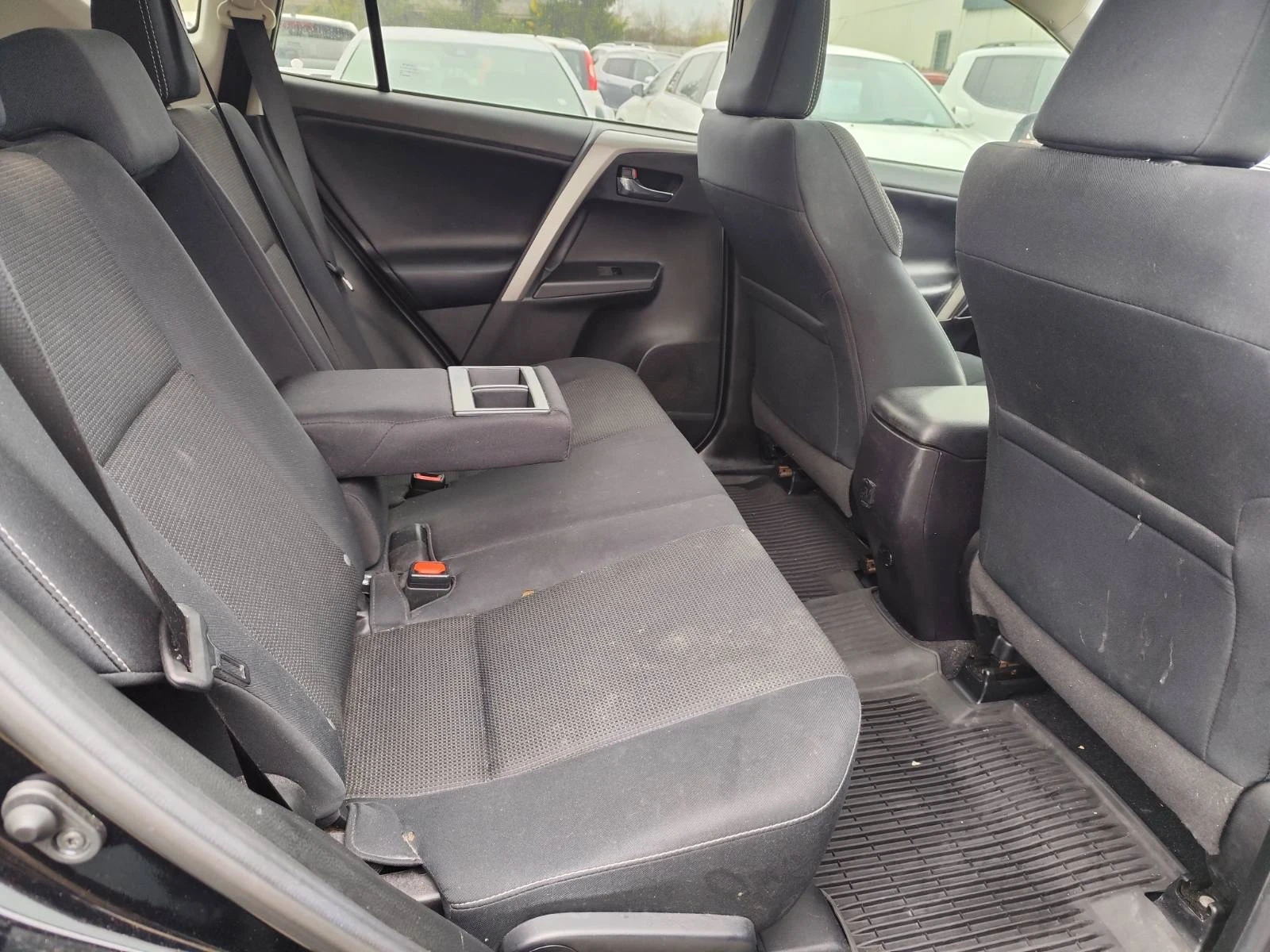 Toyota Rav4 XLE, снимка 10 - Автомобили и джипове - 53390983