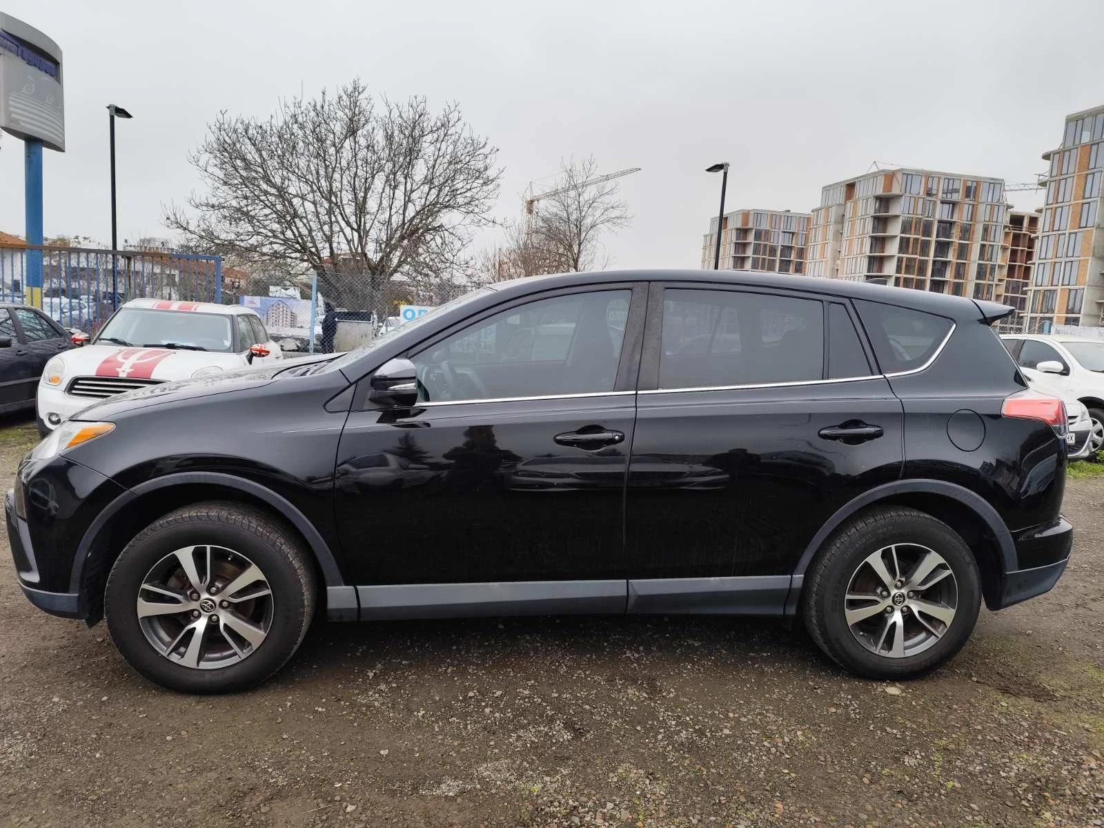 Toyota Rav4 XLE, снимка 3 - Автомобили и джипове - 53390983