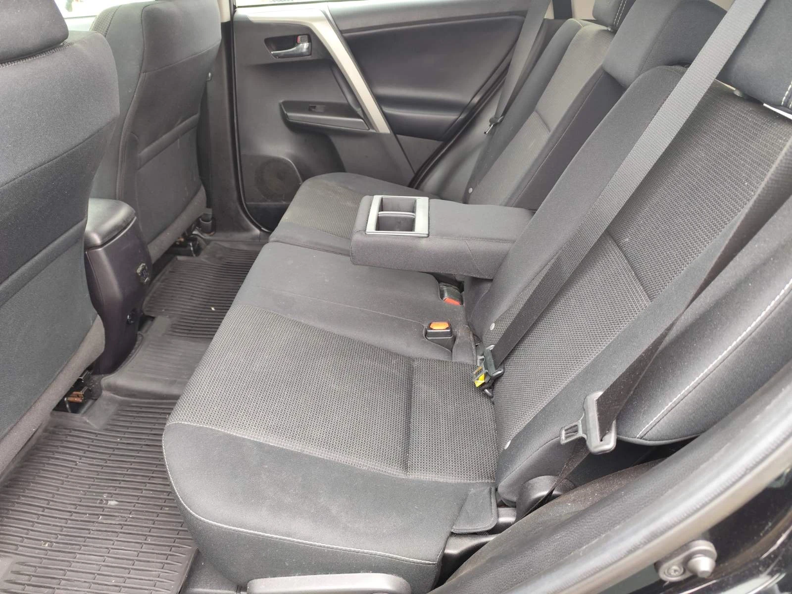 Toyota Rav4 XLE, снимка 11 - Автомобили и джипове - 53390983