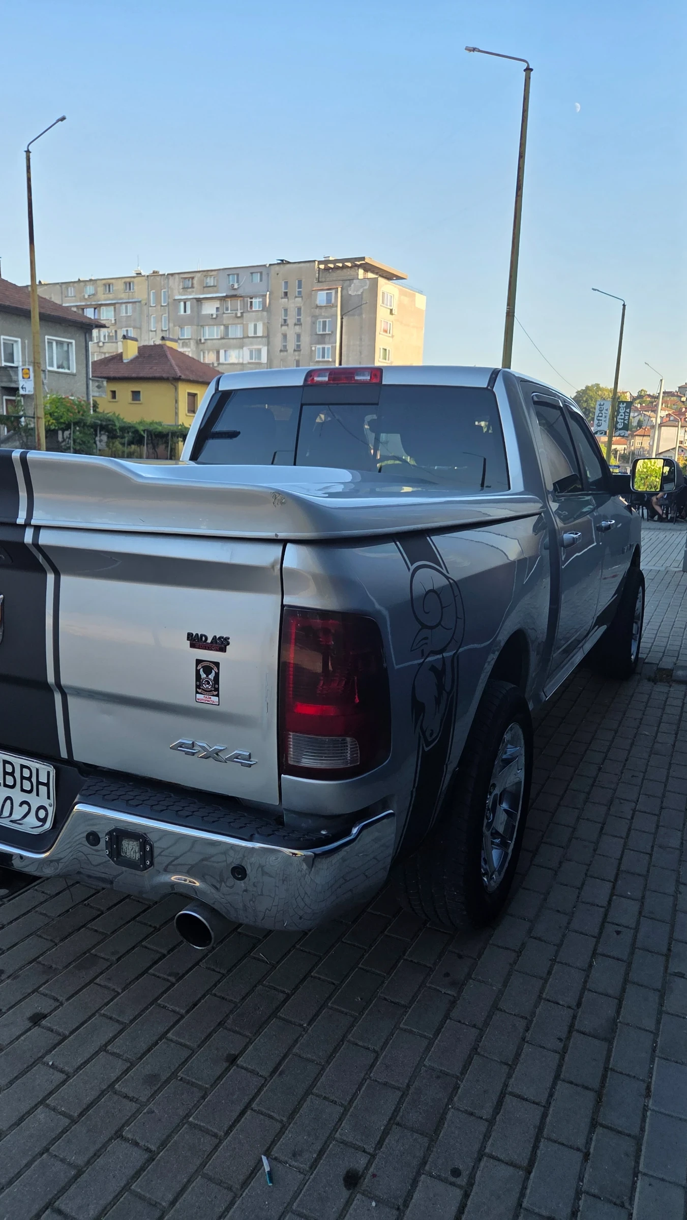 Dodge RAM 1500 Hemi 5, 7 V8 LARAMIE , снимка 4 - Автомобили и джипове - 56061276