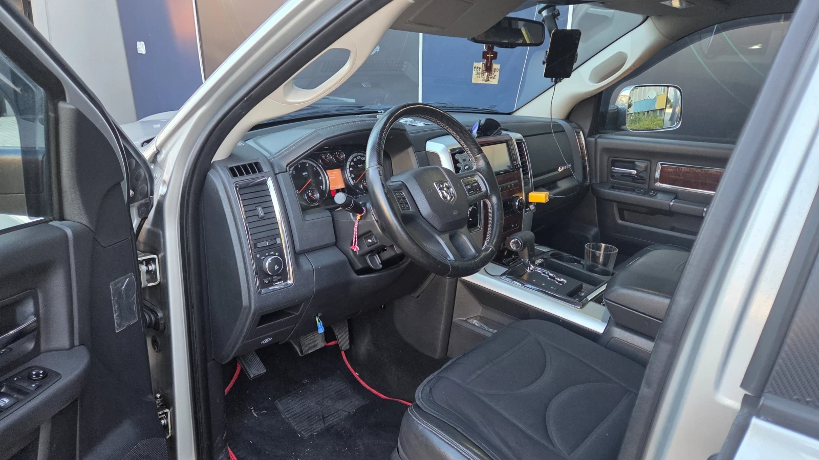 Dodge RAM 1500 Hemi 5, 7 V8 LARAMIE , снимка 6 - Автомобили и джипове - 56061276