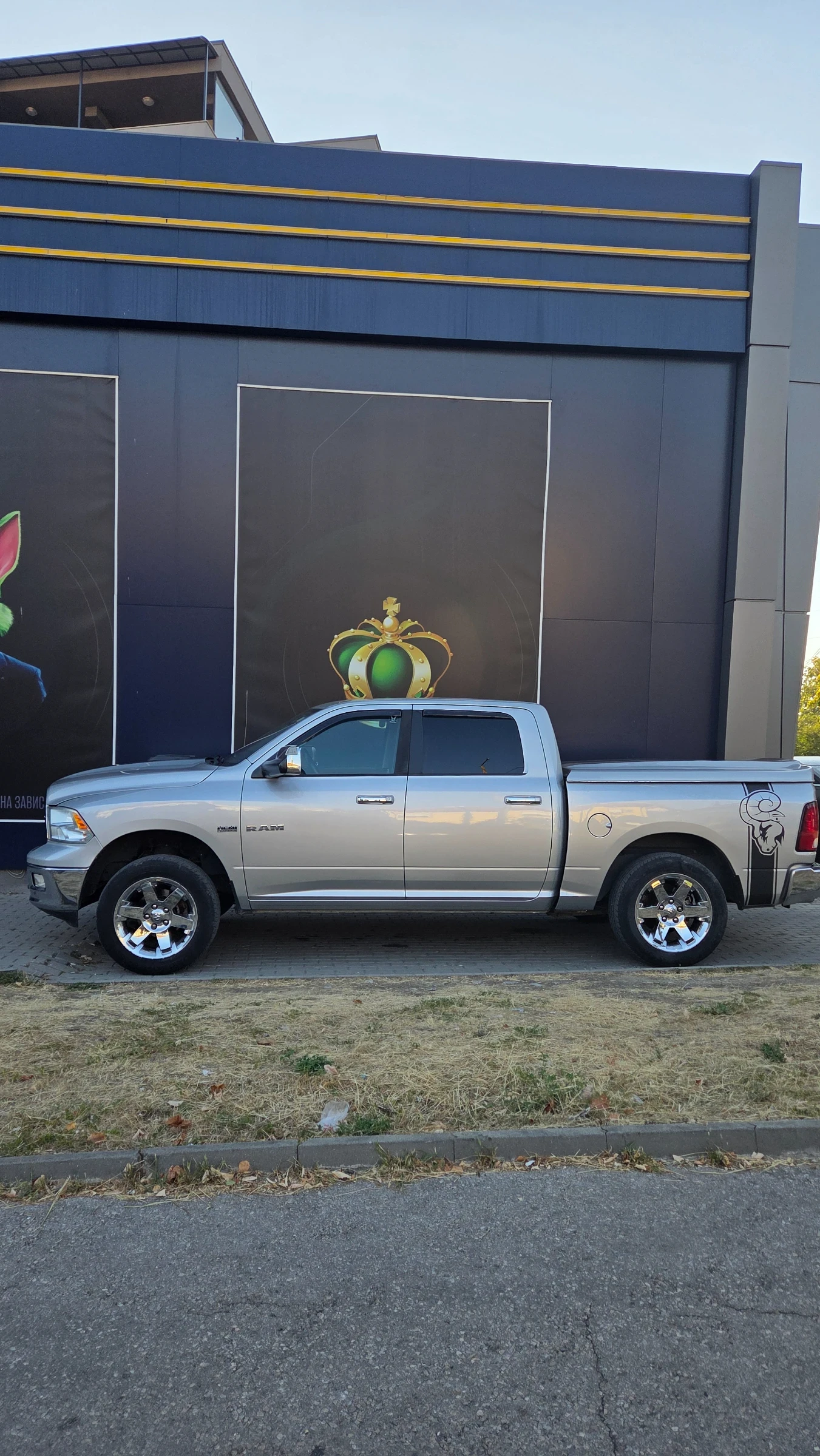 Dodge RAM 1500 Hemi 5, 7 V8 LARAMIE , снимка 3 - Автомобили и джипове - 56061276