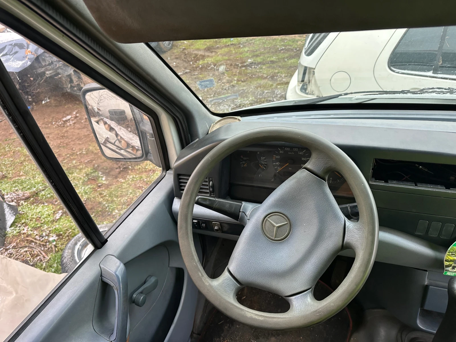 Mercedes-Benz 208  - изображение 8