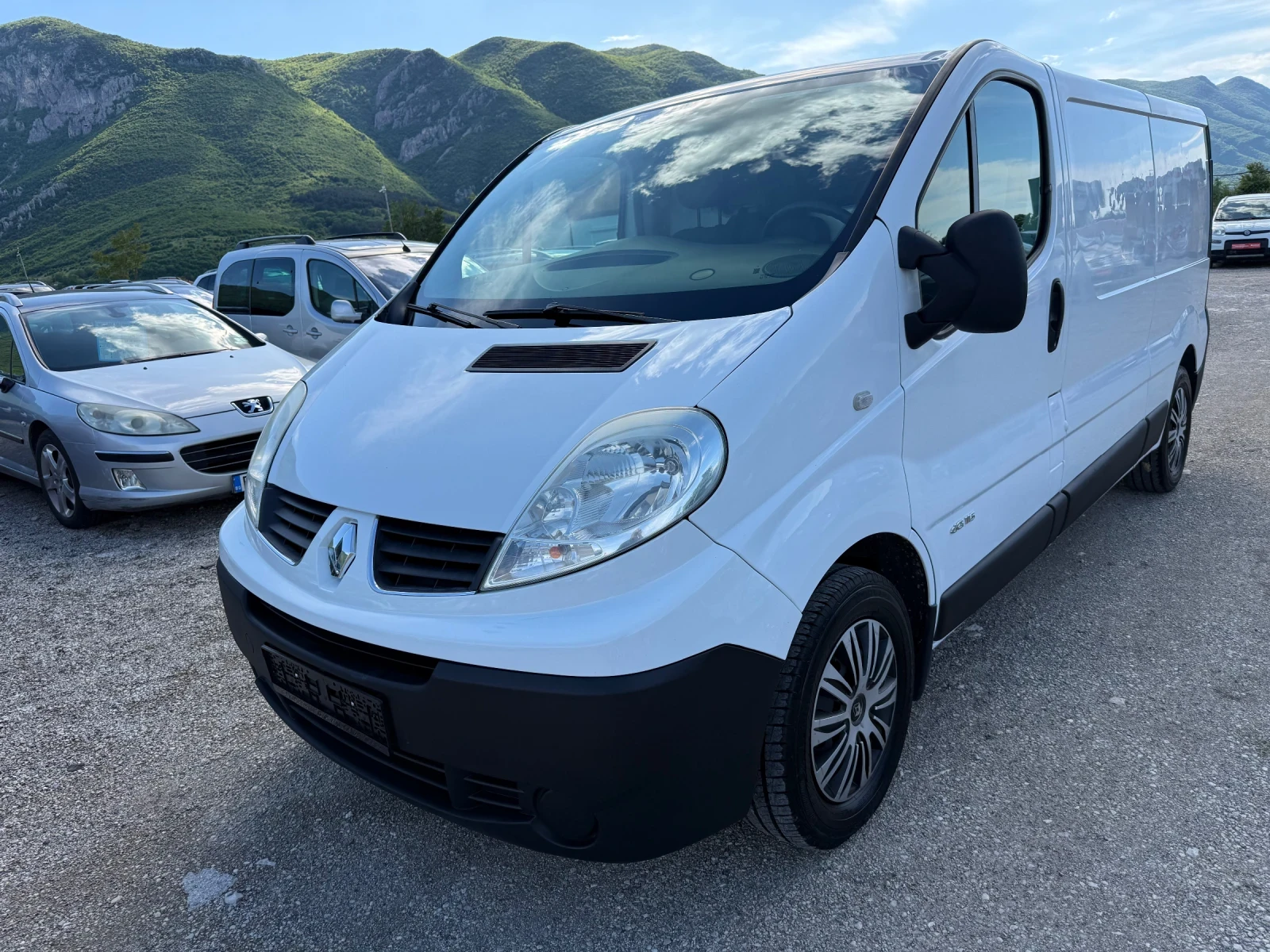 Opel Vivaro 2.0 D 114 к.с. ДЪЛГА БАЗА ЕВРО 5, снимка 2 - Бусове и автобуси - 54542036