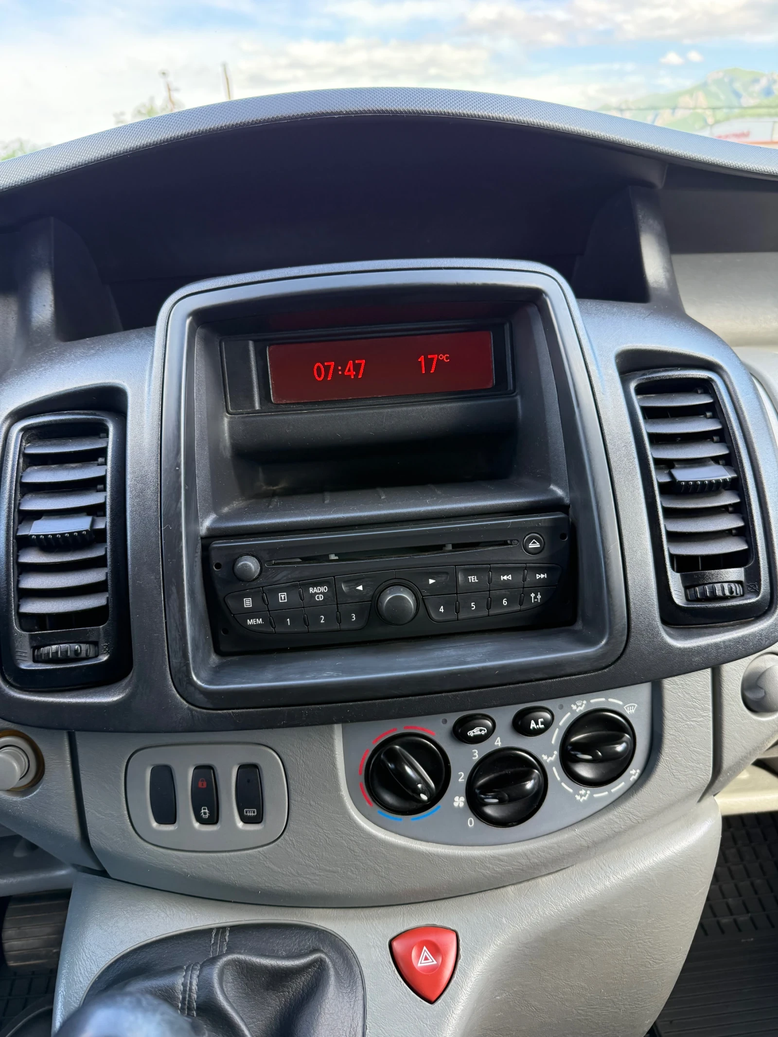 Opel Vivaro 2.0 D 114 к.с. ДЪЛГА БАЗА ЕВРО 5, снимка 14 - Бусове и автобуси - 54542036