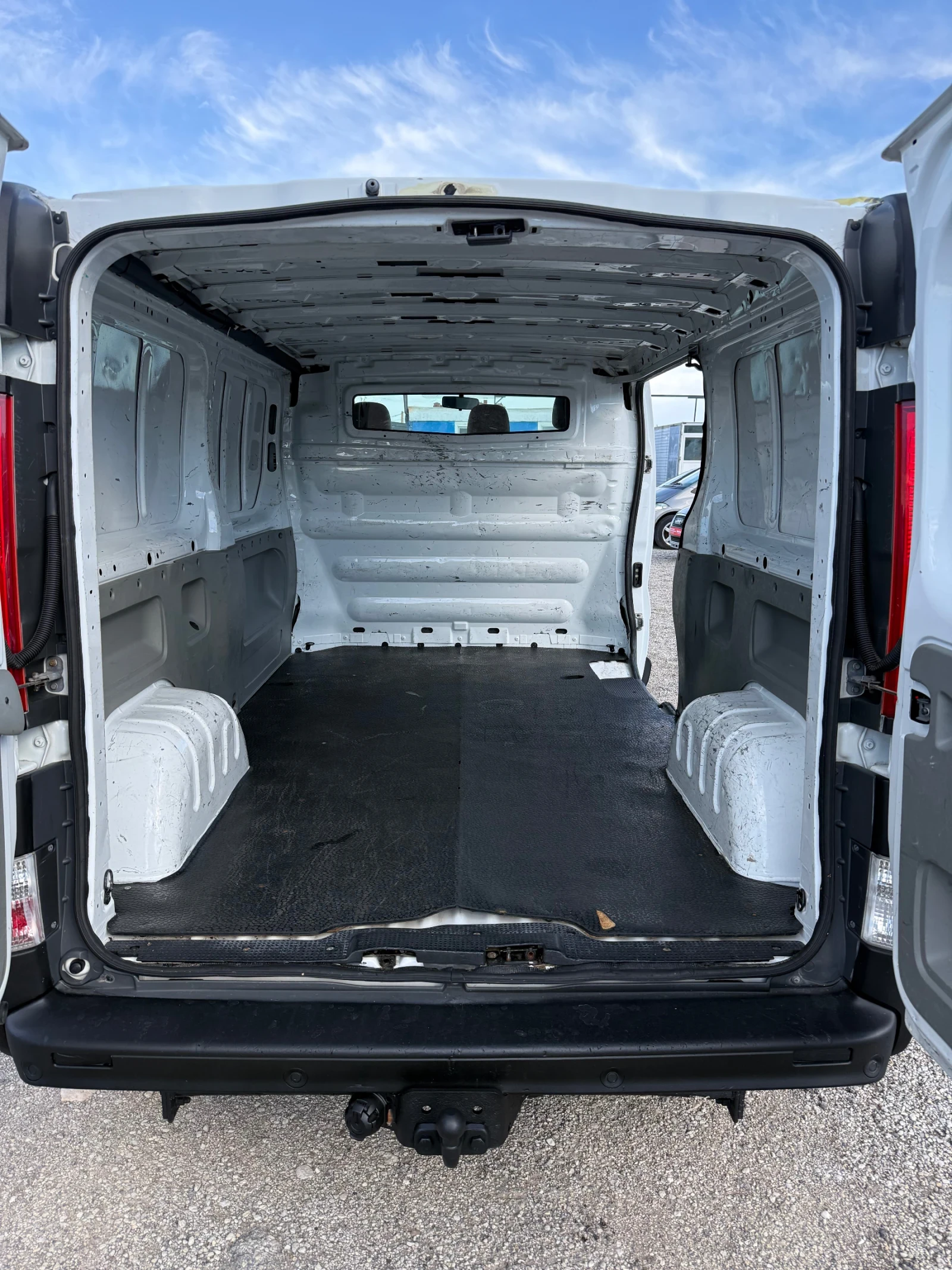 Opel Vivaro 2.0 D 114 к.с. ДЪЛГА БАЗА ЕВРО 5, снимка 10 - Бусове и автобуси - 54542036