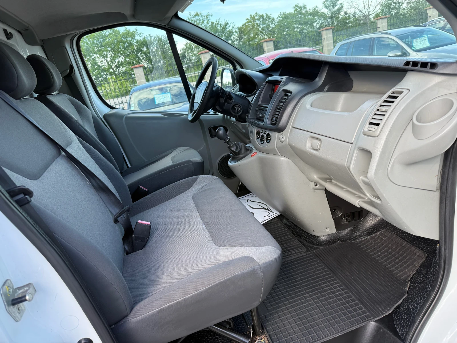 Opel Vivaro 2.0 D 114 к.с. ДЪЛГА БАЗА ЕВРО 5, снимка 13 - Бусове и автобуси - 54542036