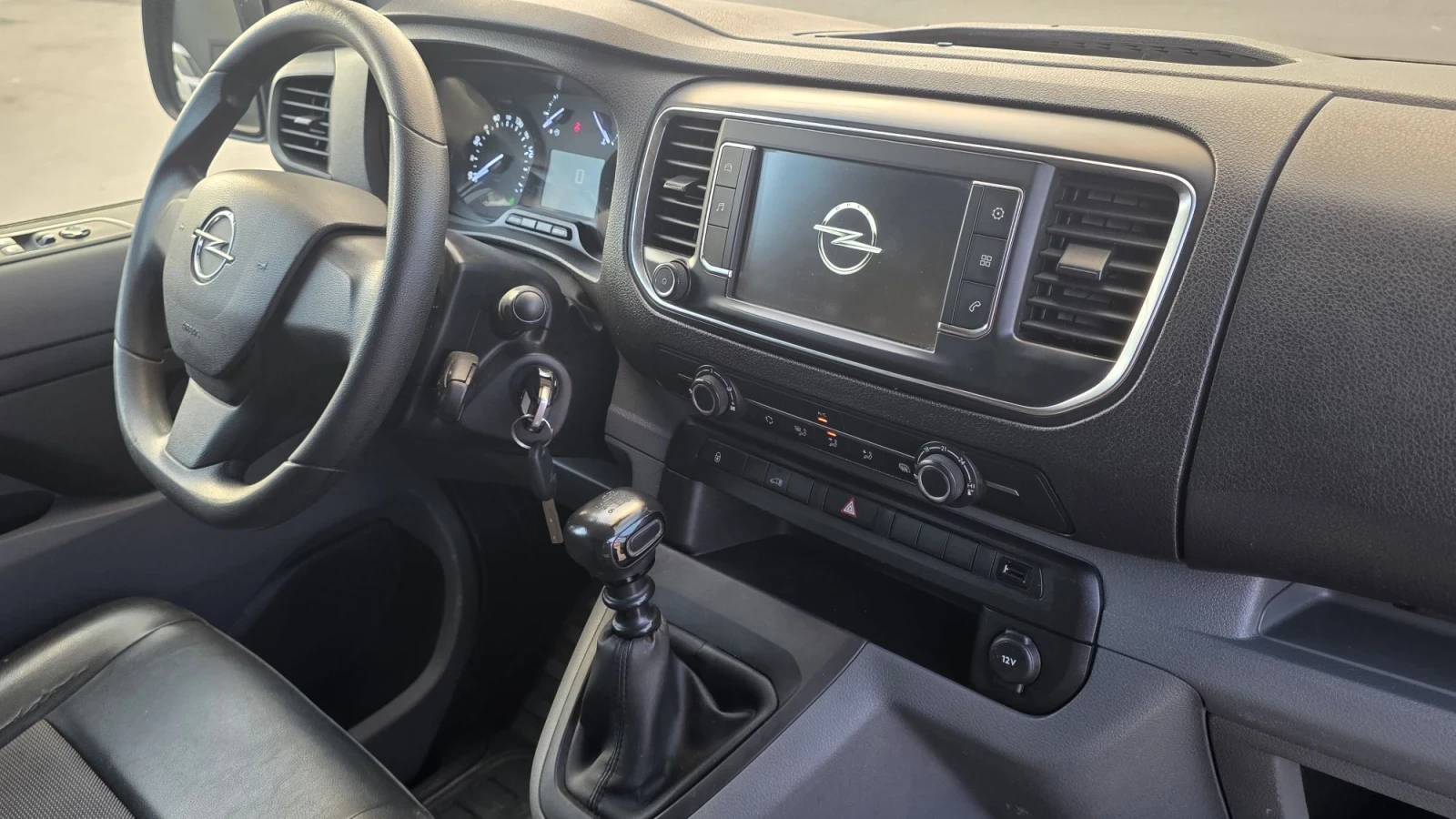 Opel Vivaro, снимка 11 - Бусове и автобуси - 56024482