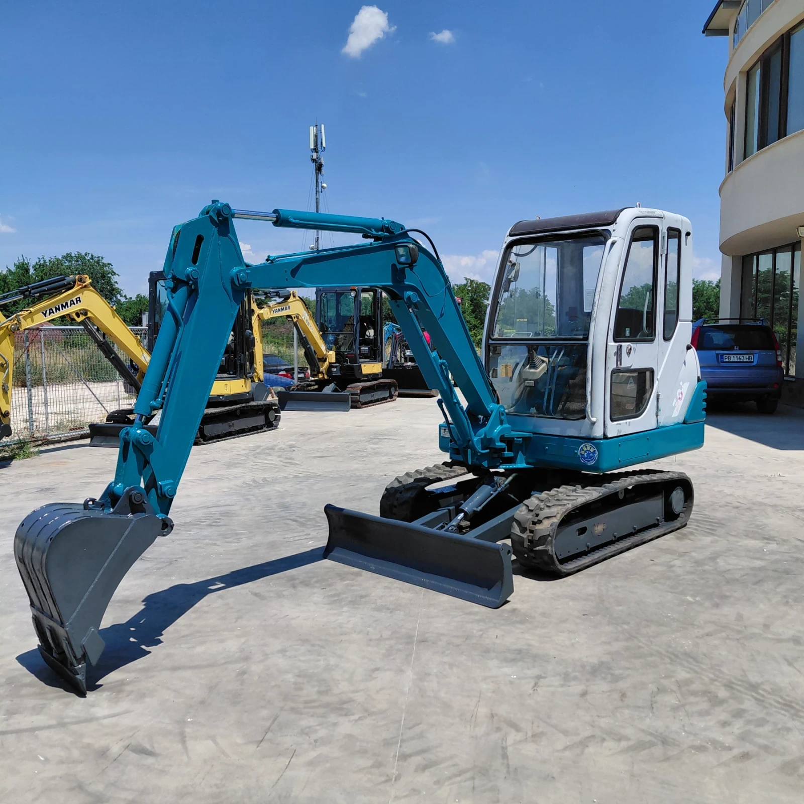 Багер Hitachi IHI 30J * 1300 МОТОЧАСА * 29 К.С. ISUZU * 