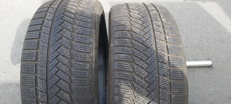 Гуми Зимни 225/45R18, снимка 1 - Гуми и джанти - 29858108