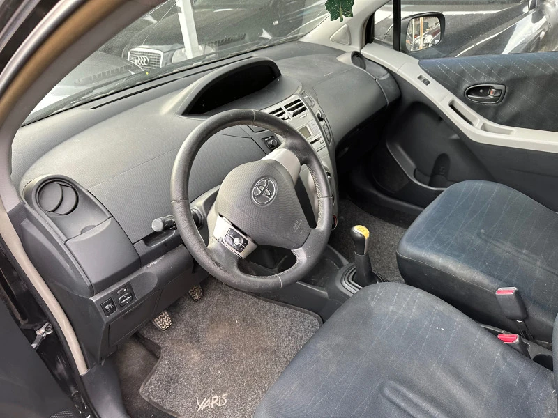 Toyota Yaris 1.0i - KLIMATIK, снимка 6 - Автомобили и джипове - 43742935