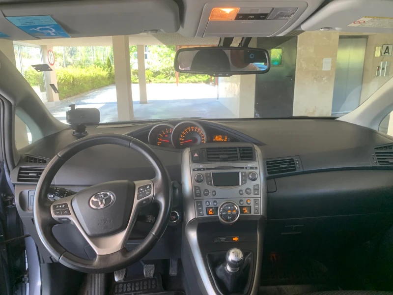 Toyota Verso 2.2 Дизел, снимка 6 - Автомобили и джипове - 47780806