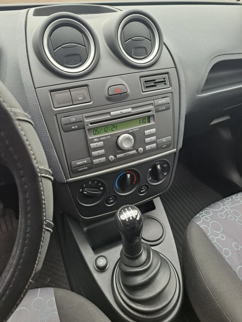 Ford Fiesta, снимка 12 - Автомобили и джипове - 48235512