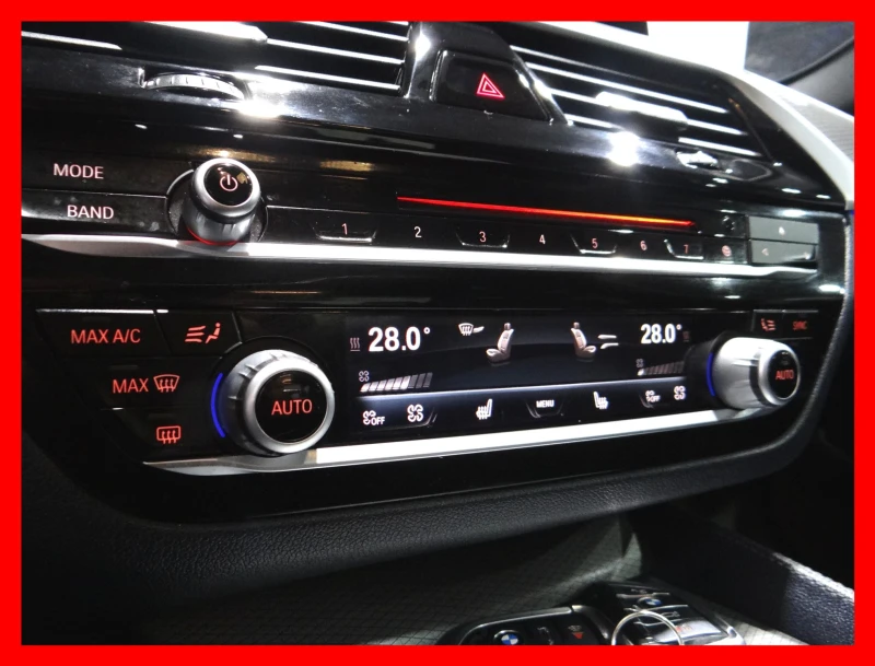 BMW 530 M-PACK* 8ZF* PANO* AMBIENT* KEYLESS* XDRIVE* , снимка 11 - Автомобили и джипове - 52326718