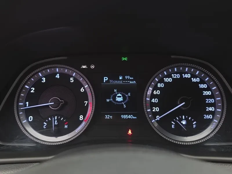 Hyundai Sonata 2.0 Premium, снимка 8 - Автомобили и джипове - 56130557