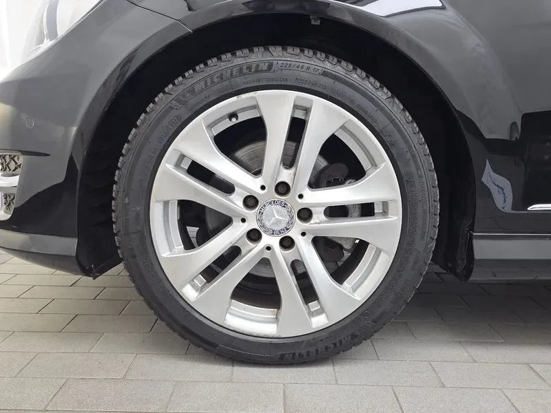 Mercedes-Benz C 200 Cgi AvantGarde, снимка 5 - Автомобили и джипове - 56590260