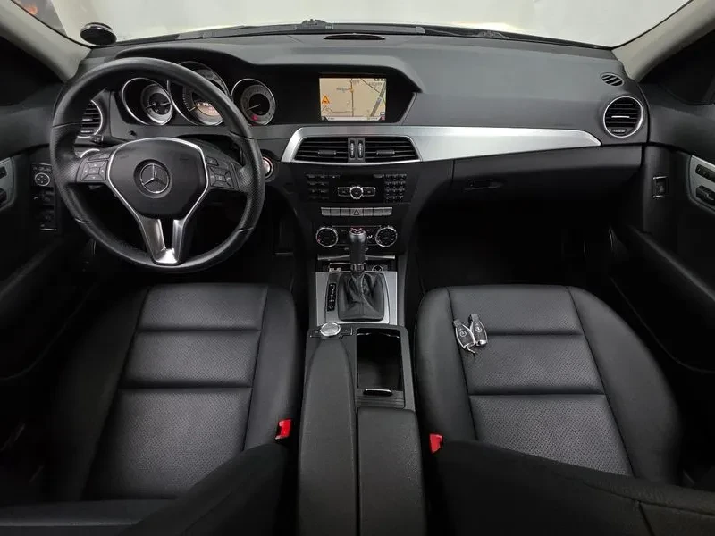 Mercedes-Benz C 200 Cgi AvantGarde, снимка 7 - Автомобили и джипове - 56590260