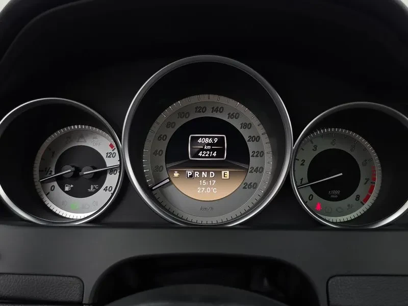 Mercedes-Benz C 200 Cgi AvantGarde, снимка 8 - Автомобили и джипове - 56590260