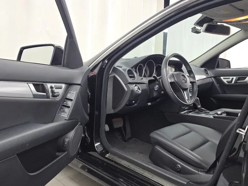 Mercedes-Benz C 200 Cgi AvantGarde, снимка 10 - Автомобили и джипове - 56590260