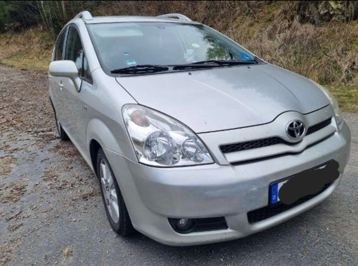 Toyota Corolla verso 2.2 136к d4d - изображение 8