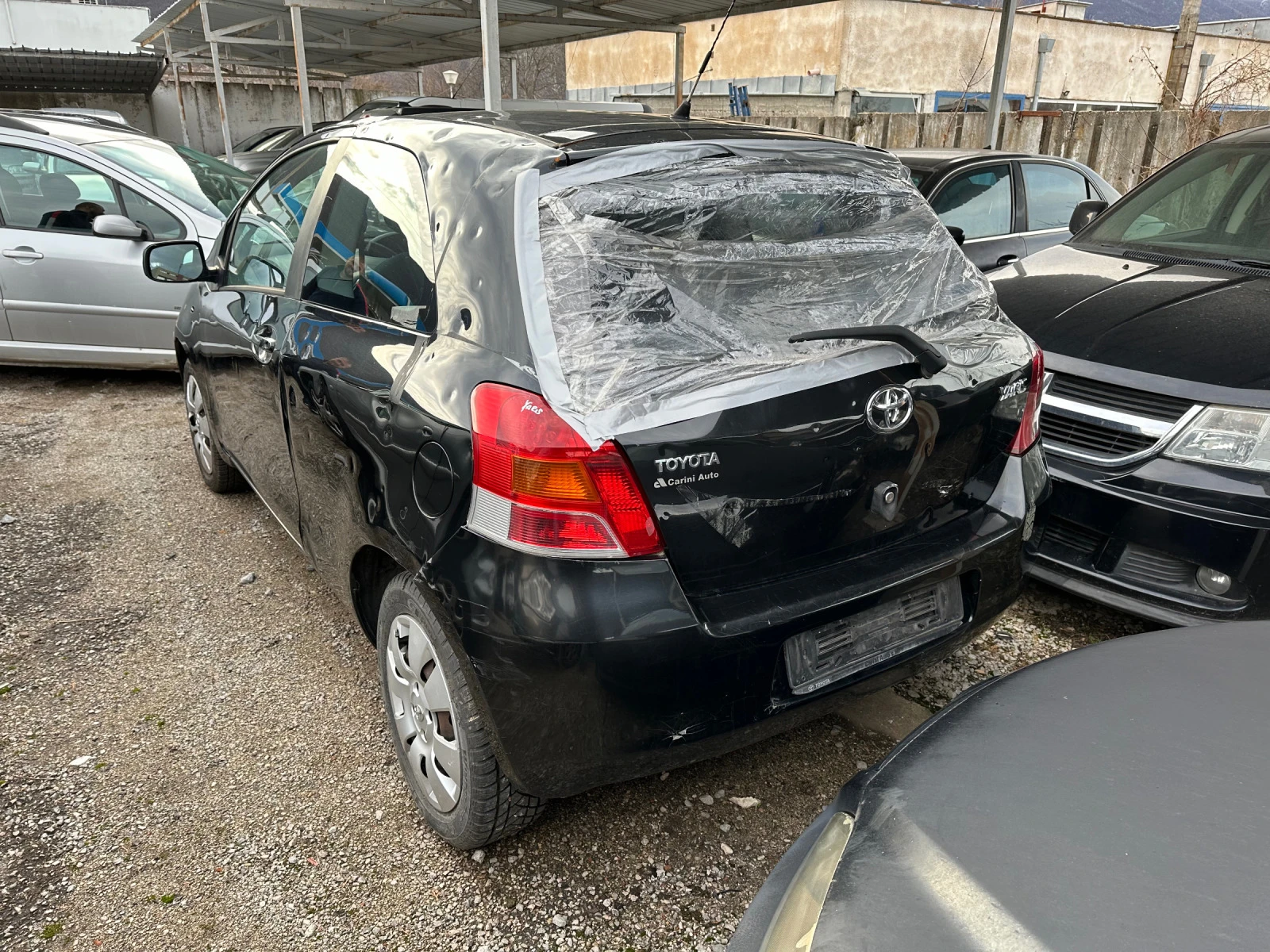 Toyota Yaris 1.0i - KLIMATIK - изображение 4