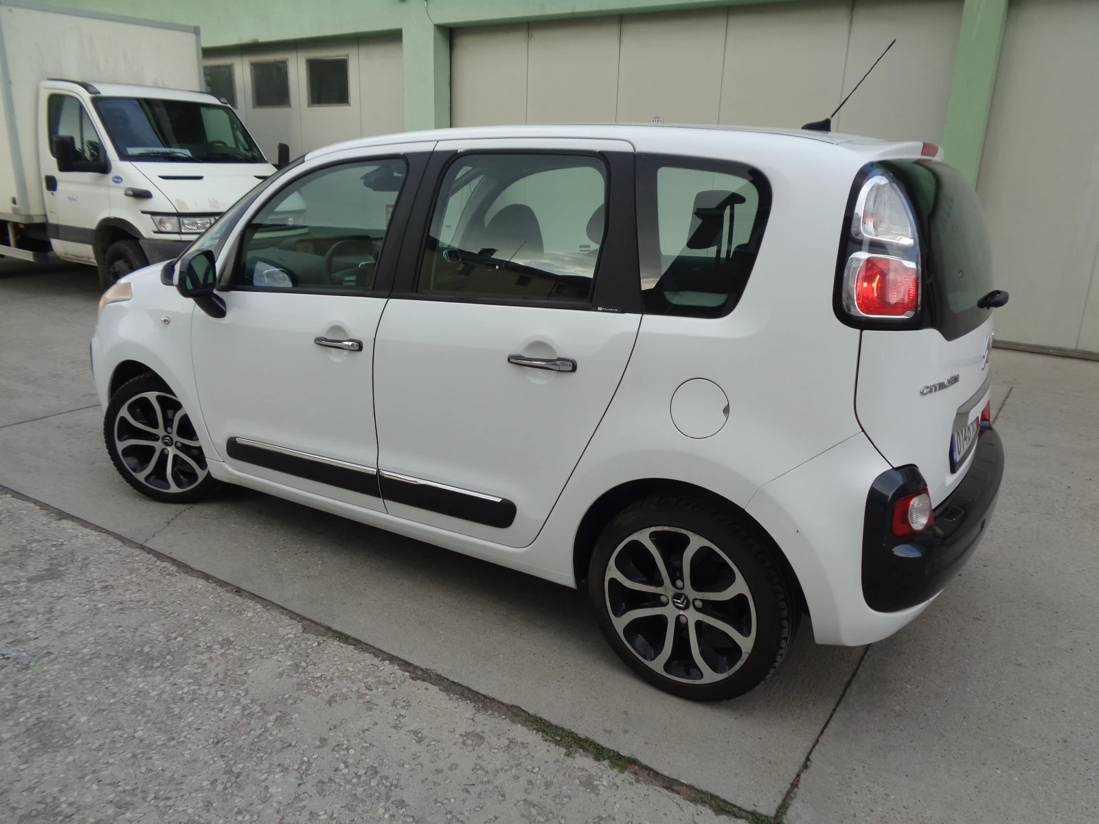 Citroen C3 Picasso 1.4-16V-EXCLUSIVE-ЛИЗИНГ - изображение 2