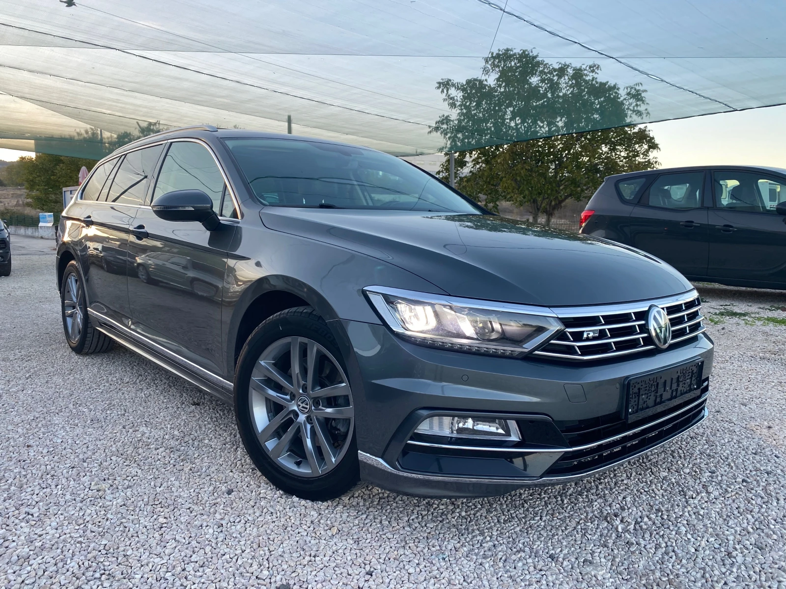 VW Passat TDi, R-line, Digital, ПАНОРАМА, АЛКАНТАРА, LED, ПО - изображение 3