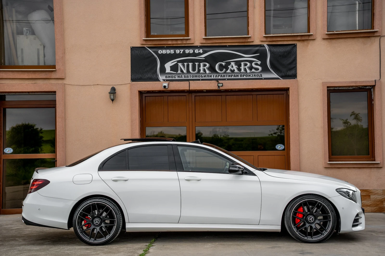 Mercedes-Benz E 350 AMG/9G-TRONIC/PANORAMA/BURMESTER/БЯЛА ПЕРЛА/ - изображение 6