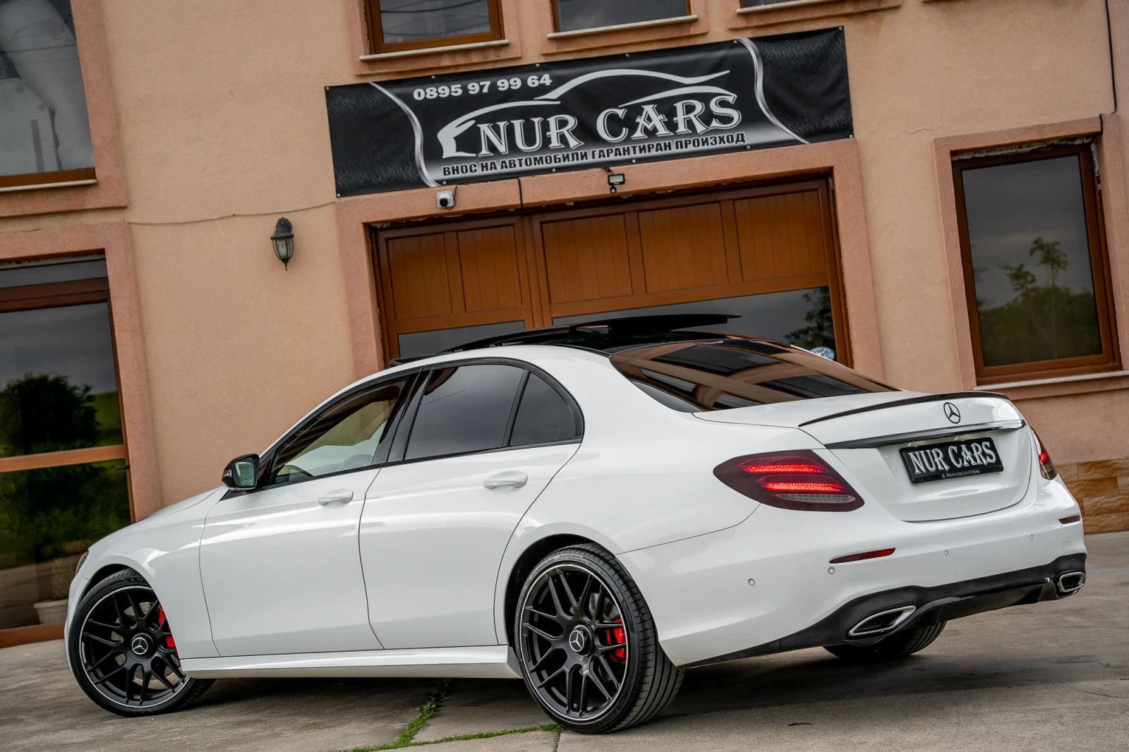 Mercedes-Benz E 350 AMG/9G-TRONIC/PANORAMA/BURMESTER/БЯЛА ПЕРЛА/ - изображение 3