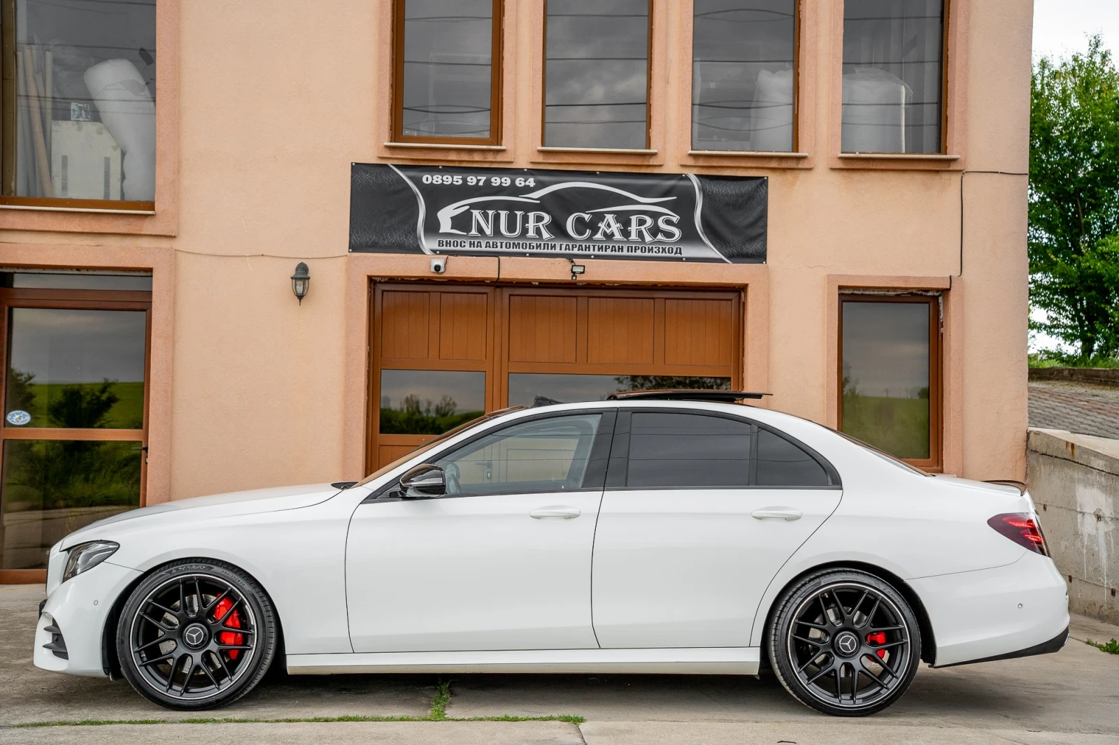 Mercedes-Benz E 350 AMG/9G-TRONIC/PANORAMA/BURMESTER/БЯЛА ПЕРЛА/ - изображение 2