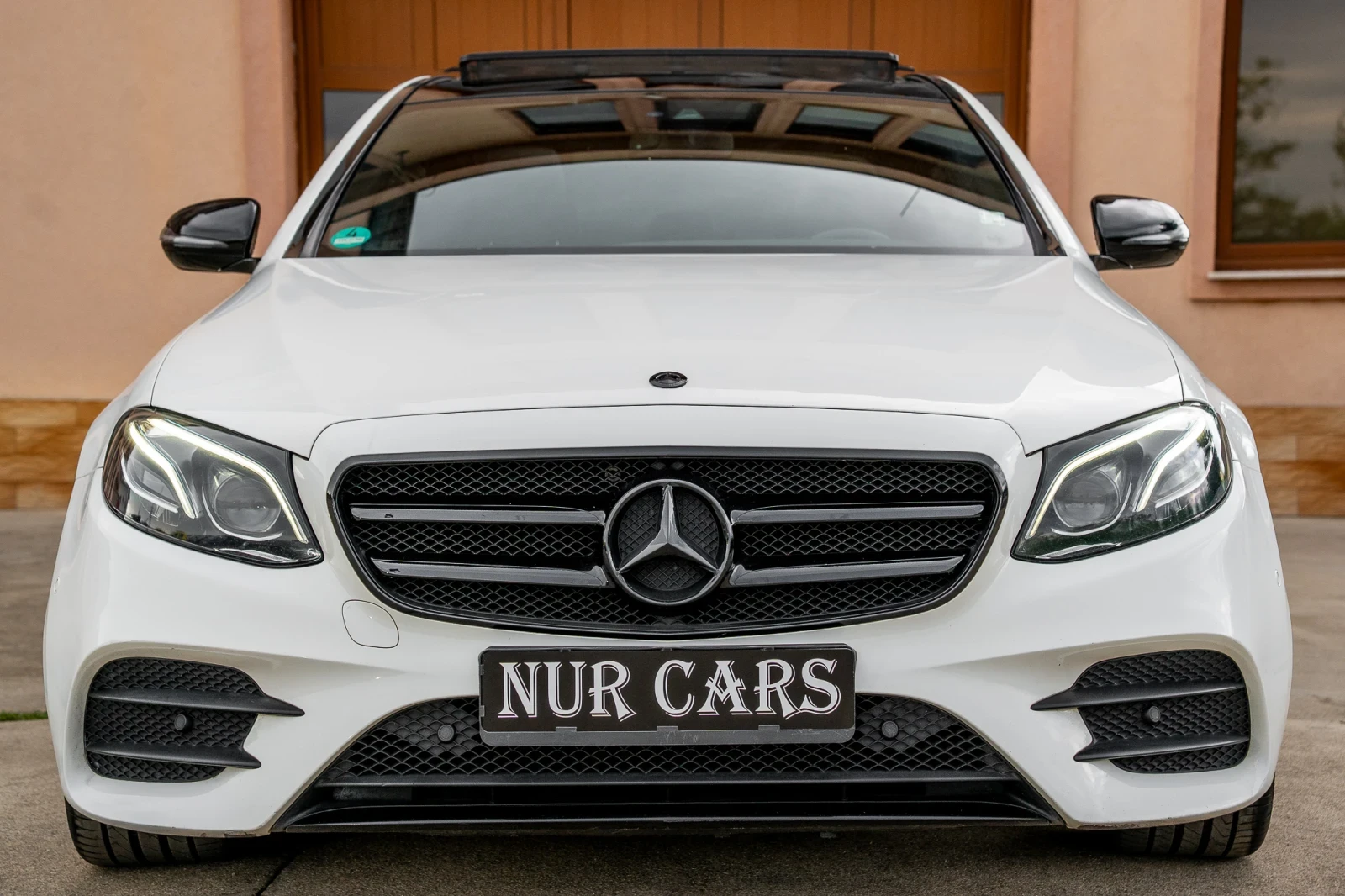 Mercedes-Benz E 350 AMG/9G-TRONIC/PANORAMA/BURMESTER/БЯЛА ПЕРЛА/ - изображение 8