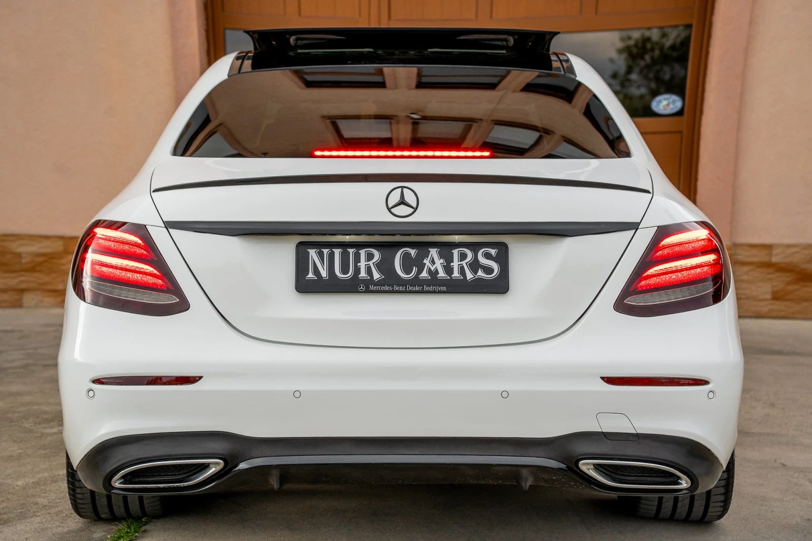 Mercedes-Benz E 350 AMG/9G-TRONIC/PANORAMA/BURMESTER/БЯЛА ПЕРЛА/ - изображение 4