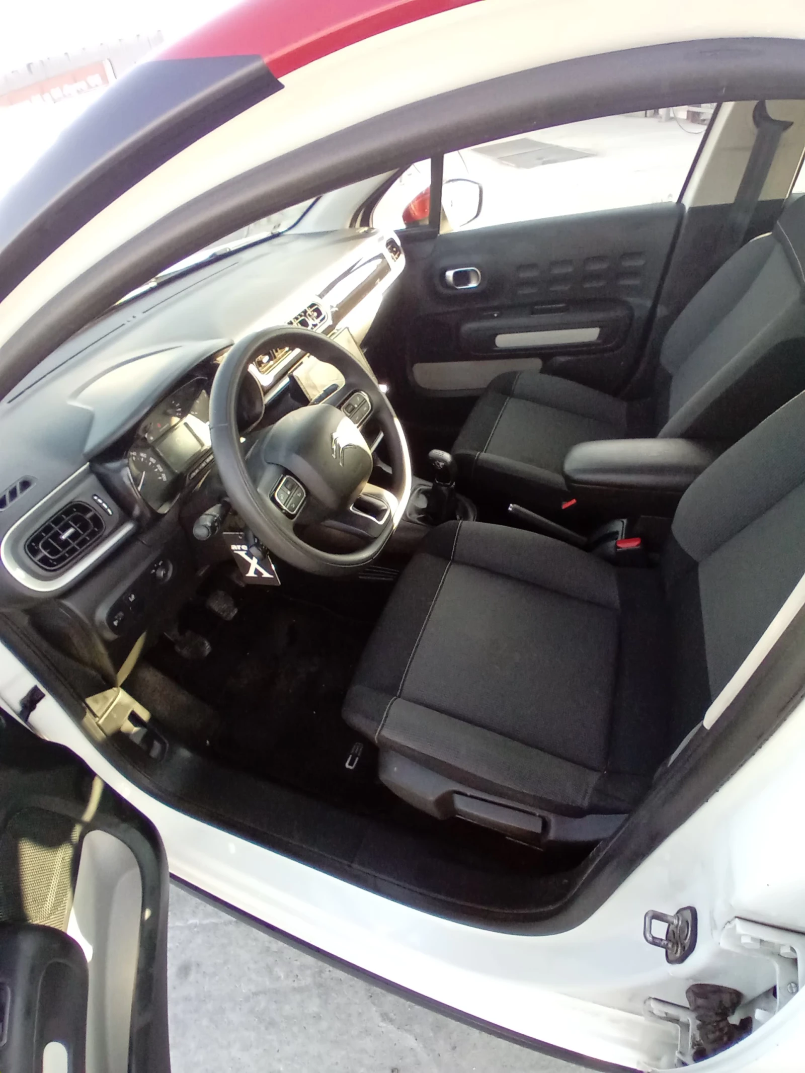 Citroen C3 1.2 pure tech - изображение 8