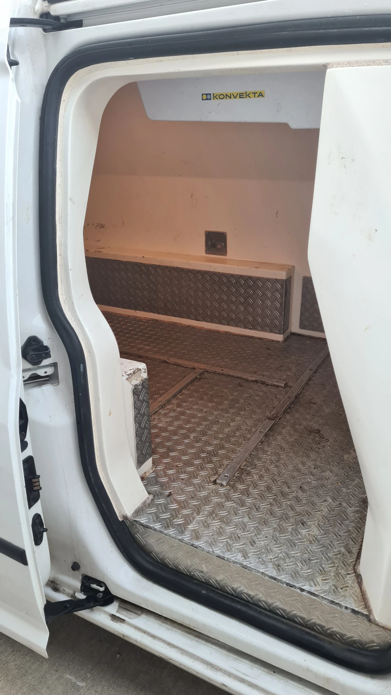 VW Caddy Maxi 1.9 TDI Hladilen - изображение 6