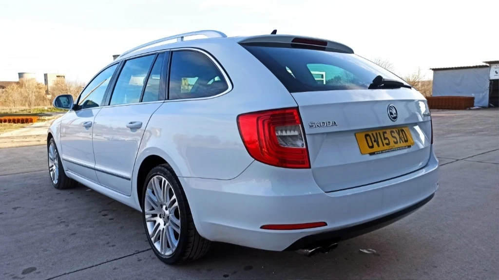 Skoda Superb 2.0TDI DSG - изображение 3