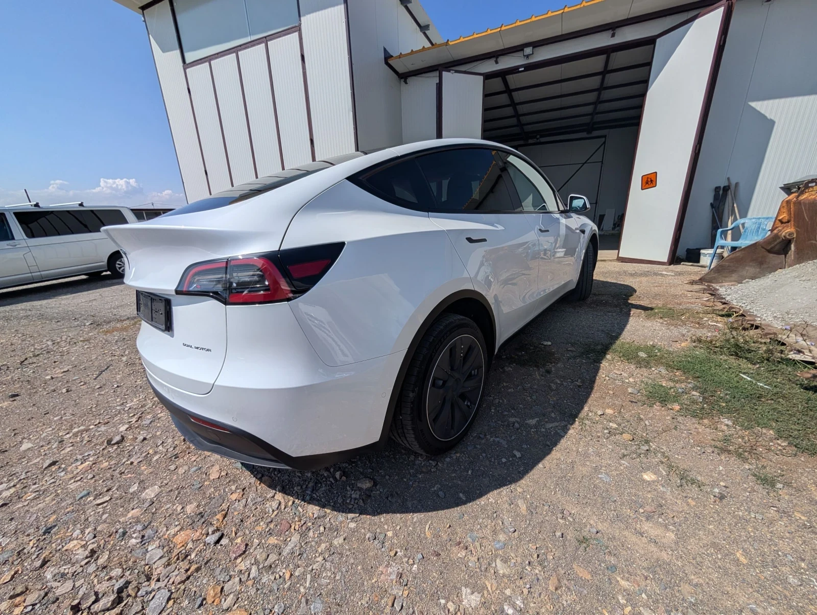 Tesla Model Y LR AWD - изображение 4