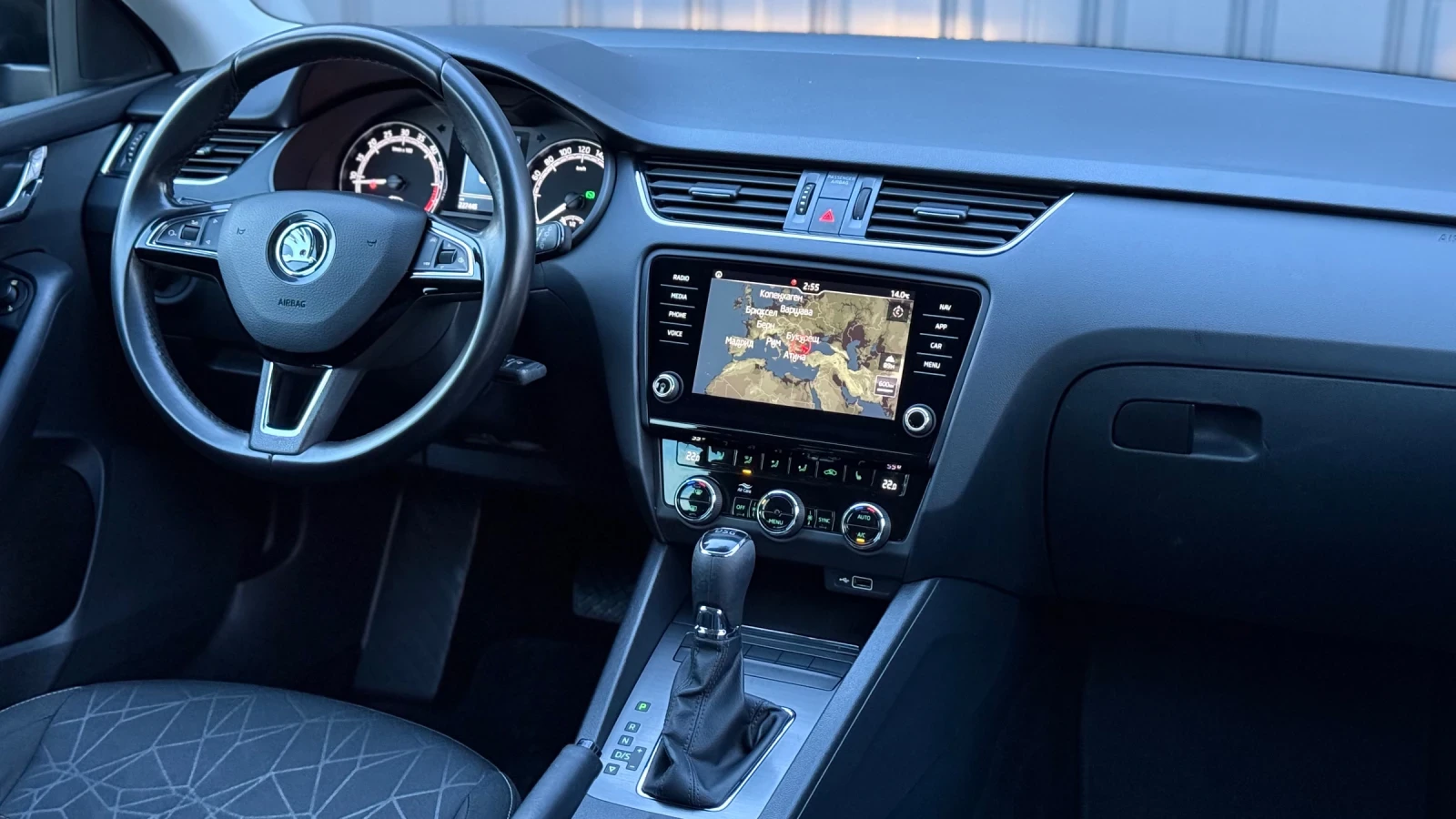 Skoda Octavia DSG CLEVER , снимка 8 - Автомобили и джипове - 53712589