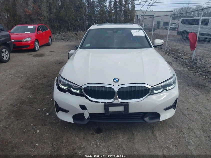 BMW 330 2l I xDrive, снимка 12 - Автомобили и джипове - 54145925