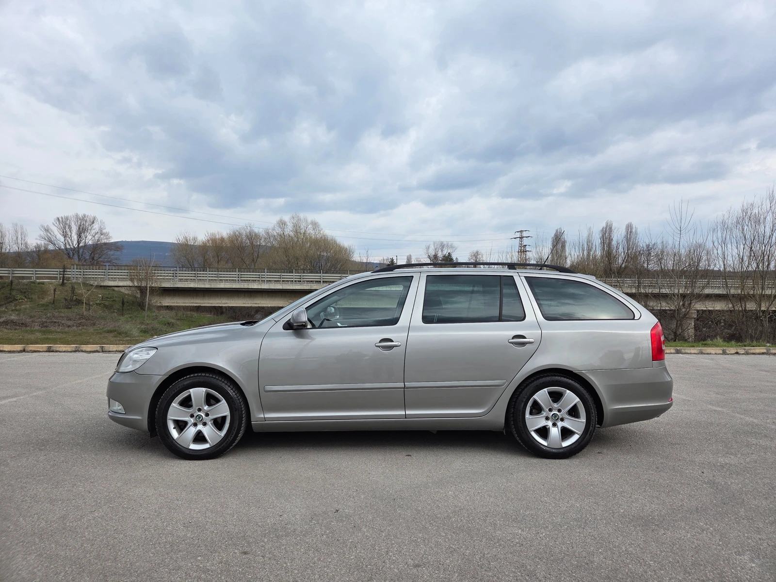 Skoda Octavia 1.6 TDi, снимка 3 - Автомобили и джипове - 54179224