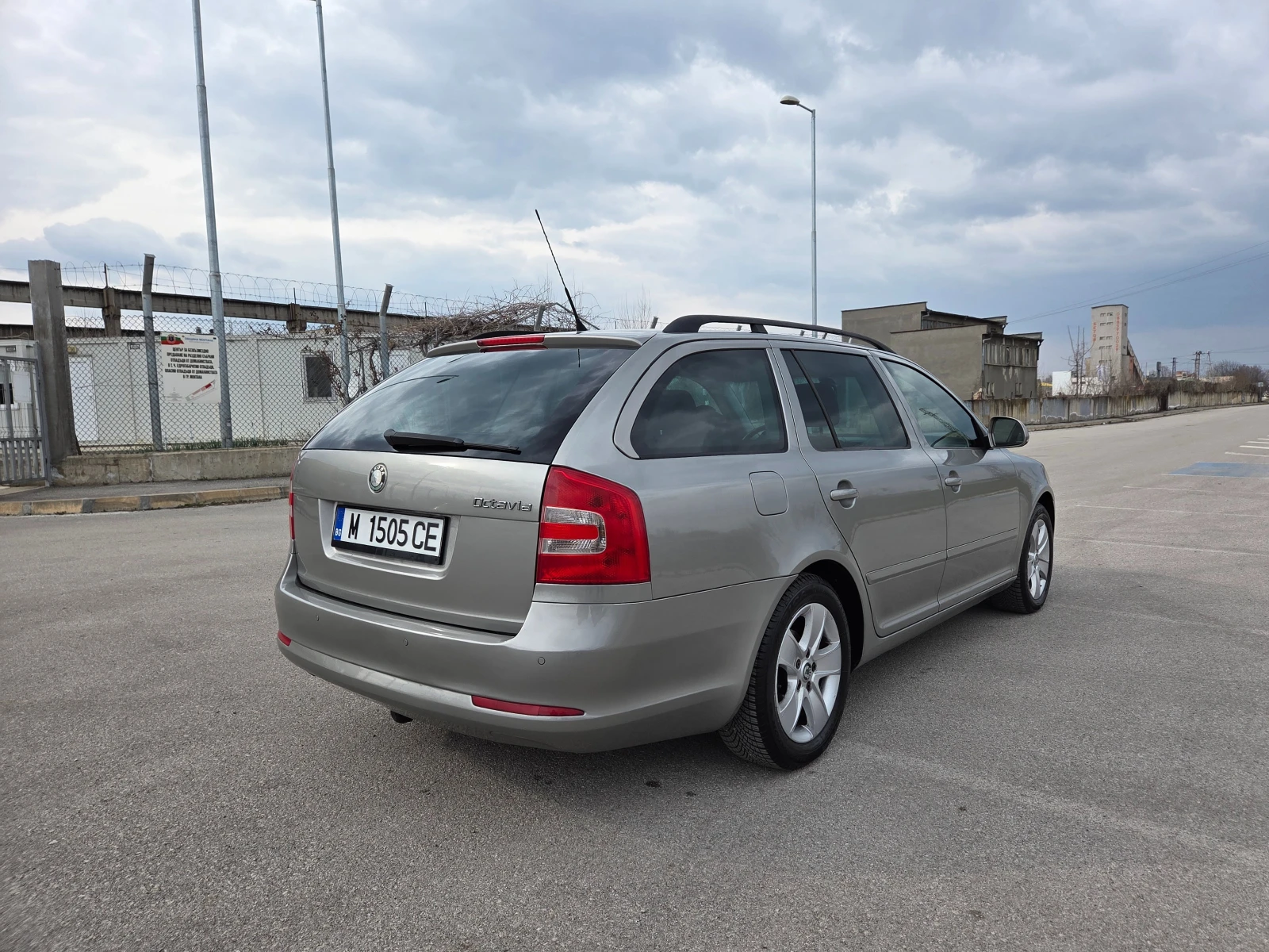 Skoda Octavia 1.6 TDi, снимка 6 - Автомобили и джипове - 54179224