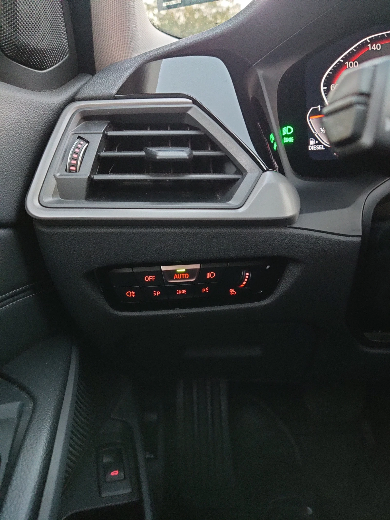 BMW 320 x-Drive, снимка 14 - Автомобили и джипове - 54464044