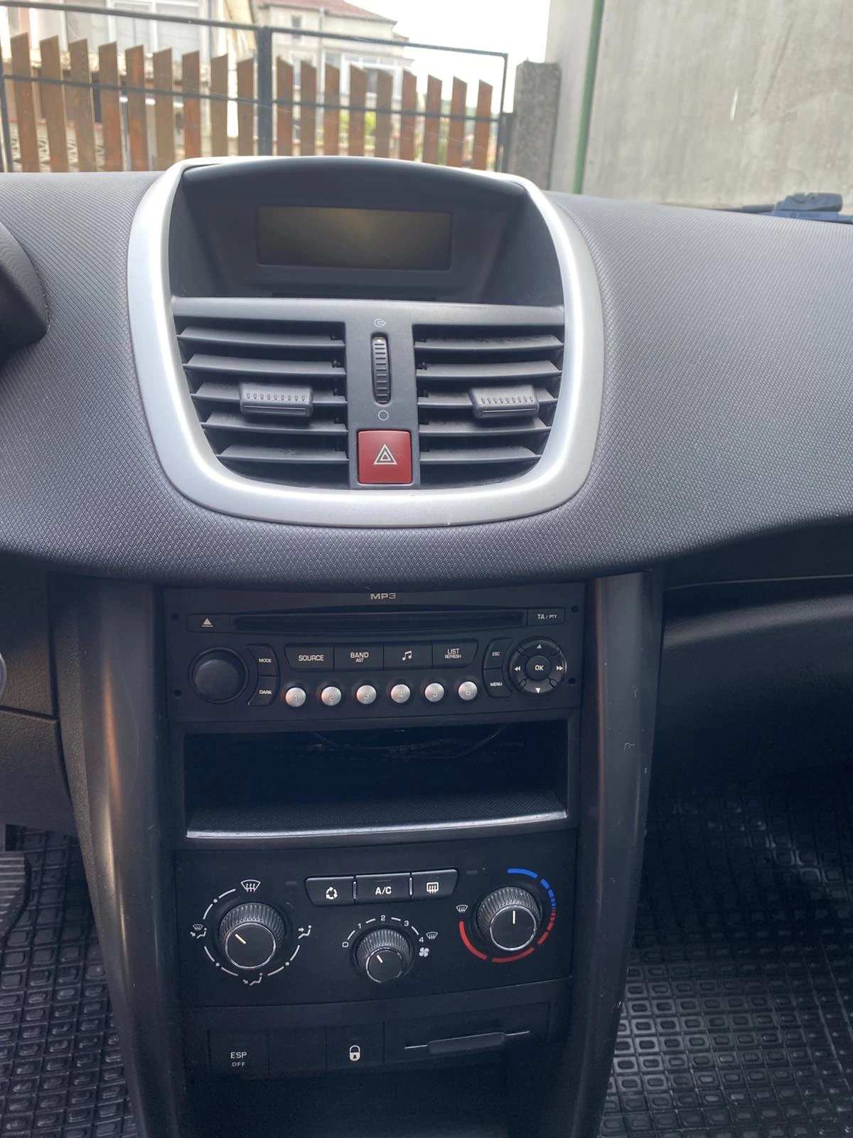 Peugeot 207 1.4, снимка 9 - Автомобили и джипове - 54533845