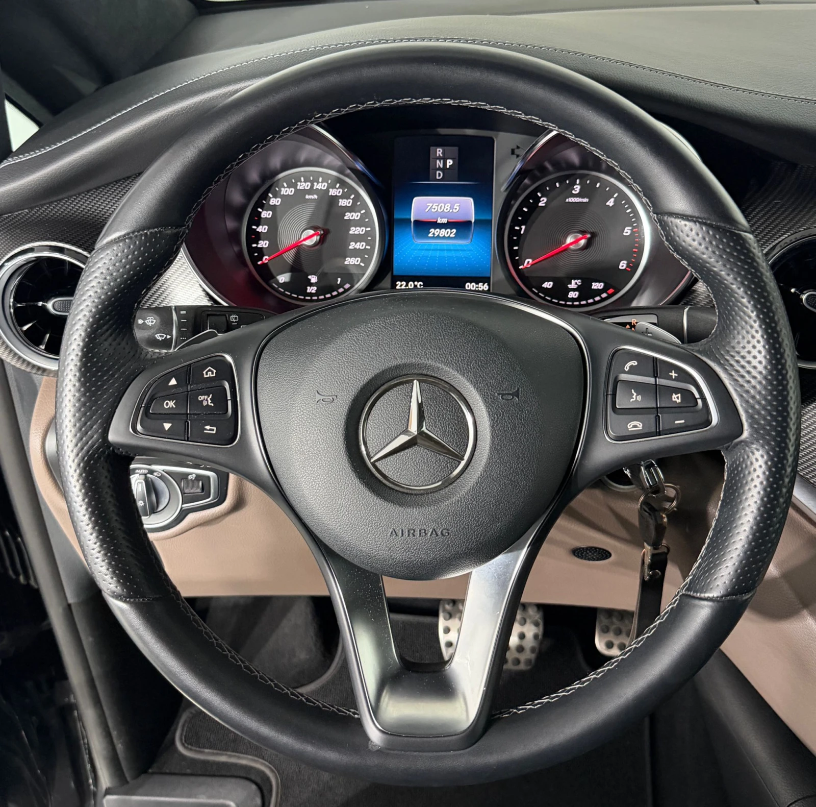 Mercedes-Benz V 300 d 4Matic* Long* AMG* Burmester* Ventilation* 360, снимка 11 - Автомобили и джипове - 54831565