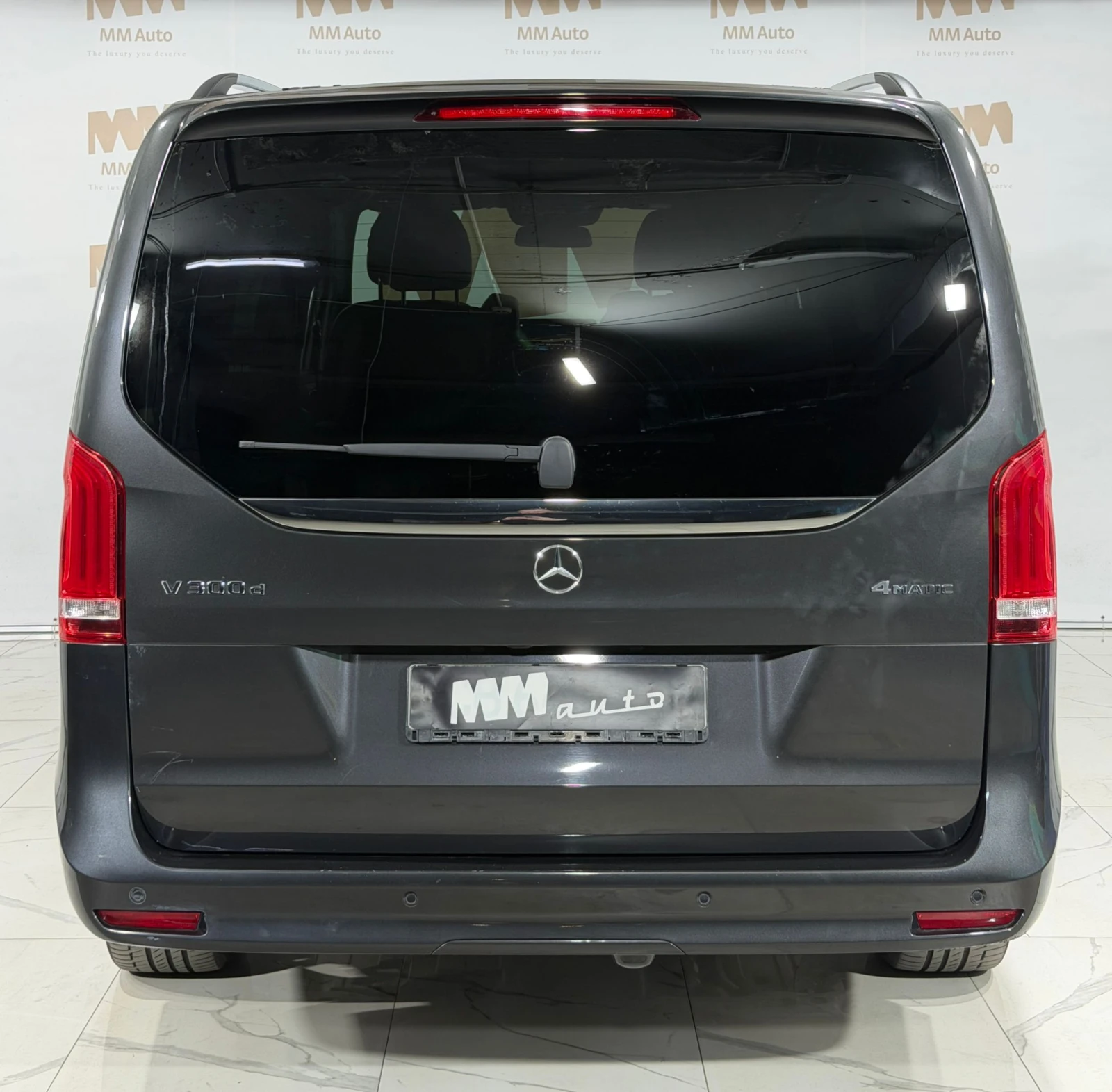 Mercedes-Benz V 300 d 4Matic* Long* AMG* Burmester* Ventilation* 360, снимка 5 - Автомобили и джипове - 54831565