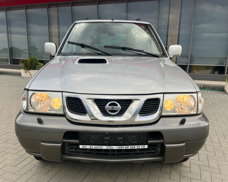 Nissan Terrano 3.0 Автомат/климатик, снимка 2 - Автомобили и джипове - 52708692